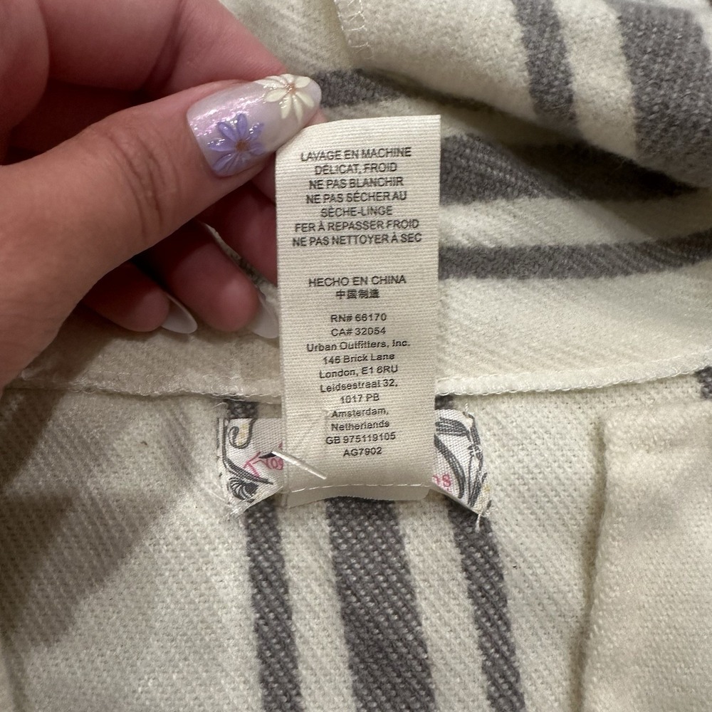 Free People Striped‎ Poncho Wrap Cape Fringe Hem One Sz Cream Gray Boho Festival - Picture 6 of 9